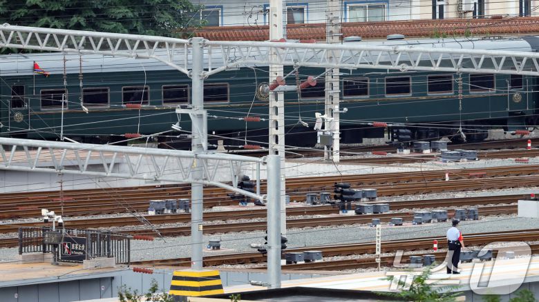 6년 만에 중국 방문에 나선 김정은 북한 노동당 총비서(국무위원장)가 탑승한 특별열차가 2일 오후 중국 베이징역으로 도착하고 있다. 2025.9.2/뉴스1 ⓒ News1 박정호 기자