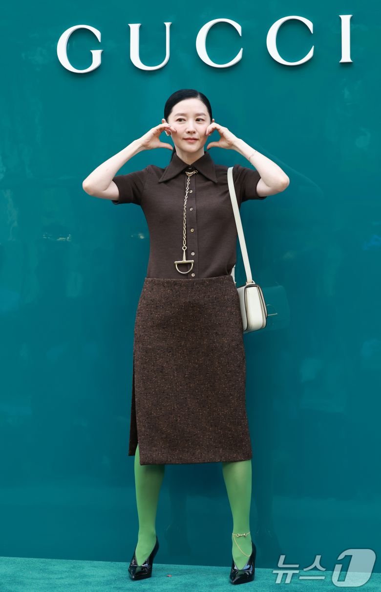 배우 이영애가 2일 오후 서울 강남구 구찌 청담 플래그십에서에서 열린 구찌(GUCCI)의 오스테리아 서울 이전·리뉴얼 오픈 기념 행사에 참석해 포즈를 취하고 있다. ⓒ News1 권현진 기자