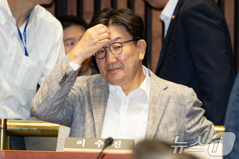권성동 국민의힘 의원이 3일 서울 여의도 국회에서 열린 긴급 의원총회에 참석하고 있다. 2025.9.3/뉴스1 ⓒ News1 유승관 기자