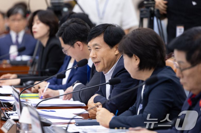 4일 서울 여의도 국회에서 열린 제429회 국회(정기회) 법제사법위원회 제2차 전체회의서 이성윤 더불어민주당 의원이 발언하고 있다. 2025.9.4/뉴스1 ⓒ News1 이승배 기자