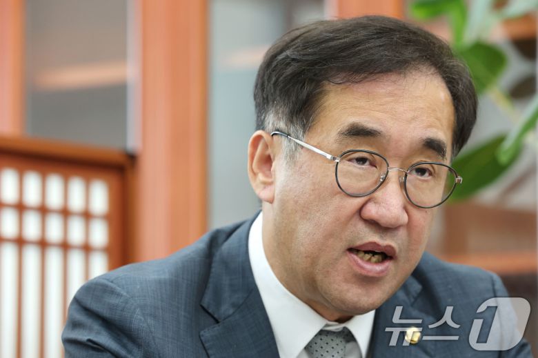 국회 국토교통위원장인 맹성규 더불어민주당 의원이 2일 서울 여의도 국회에서 뉴스1과 인터뷰를 하고 있다. 2025.9.2/뉴스1 ⓒ News1 이광호 기자