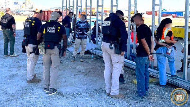 미국 이민당국이 4일(현지시간) 조지아주에 위치한 현대자동차와 LG에너지솔루션이 공동으로 건설 중인 조지아주 브라이언 카운티 소재 전기차 배터리 공장 건설현장을 급습해 불법체류자 혐의가 있는 450여명을 체포했다.  (ATF 애틀랜타 X 계정 캡처, 재판매 및 DB 금지) 2025.9.5/뉴스1 ⓒ News1 김진환 기자