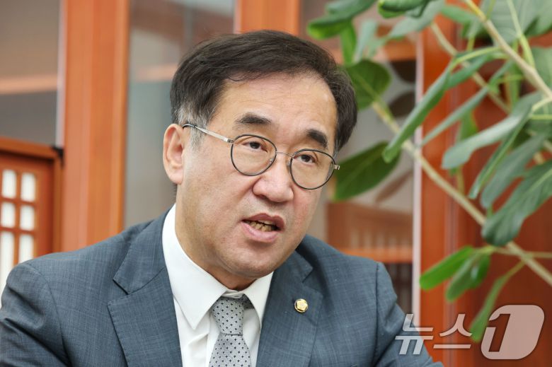 국회 국토교통위원장인 맹성규 더불어민주당 의원이 2일 서울 여의도 국회에서 뉴스1과 인터뷰를 하고 있다. 2025.9.2/뉴스1 ⓒ News1 이광호 기자