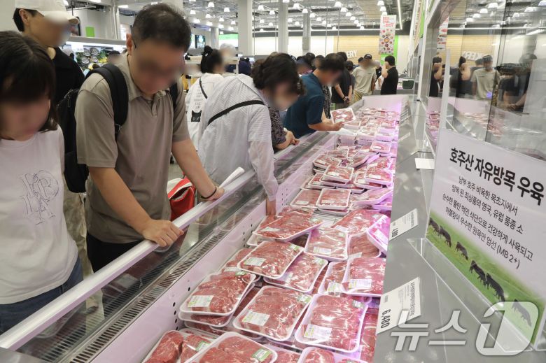 5일 트레이더스 구월점에서 고객들이 신선식품을 구매하고 있다. (이마트 제공. 재판매 및 DB 금지) 2025.9.5/뉴스1