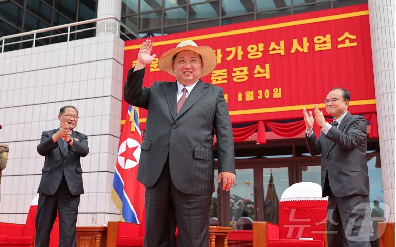 북한 노동당 기관지 노동신문은 지난달 31일 김정은 당 총비서가 낙원군 바닷가 양식사업소 준공식(8월30일)에 참석했다고 보도했다. [국내에서만 사용가능. 재배포 금지. DB 금지. For Use Only in the Republic of Korea. Redistribution Prohibited] rodongphoto@news1.kr