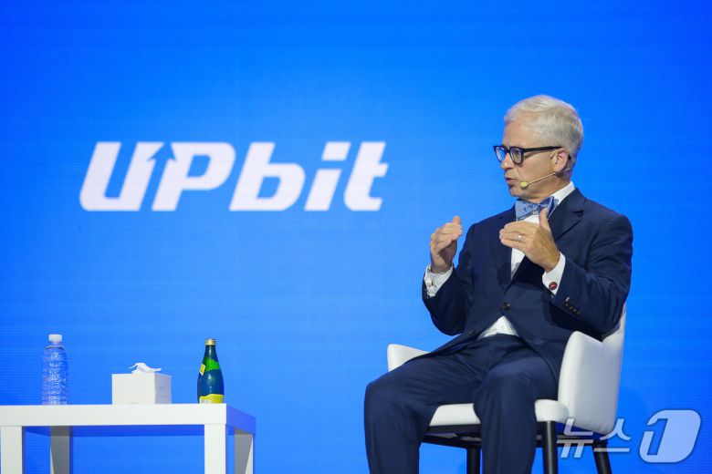 패트릭 맥헨리 전 미국 하원 금융서비스위원회 의장이 9일 서울 강남구 그랜드 인터컨티넨탈 파르나스에서 열린 '업비트 D 콘퍼런스(UDC)'에서  토론하고 있다. (두나무 제공) 2025.9.9./뉴스1