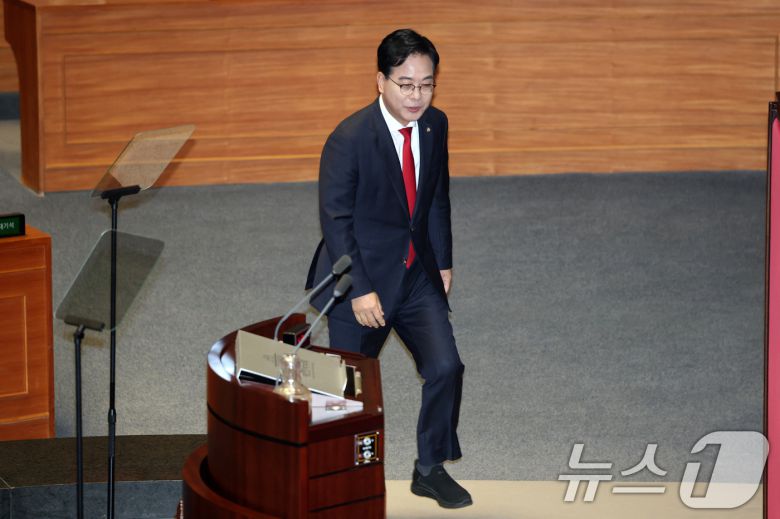송언석 국민의힘 원내대표가 10일 서울 여의도 국회에서 열린 제429회 국회(정기회) 제3차 본회의에서 교섭단체 대표연설을 하고 있다. 2025.9.10/뉴스1 ⓒ News1 이승배 기자