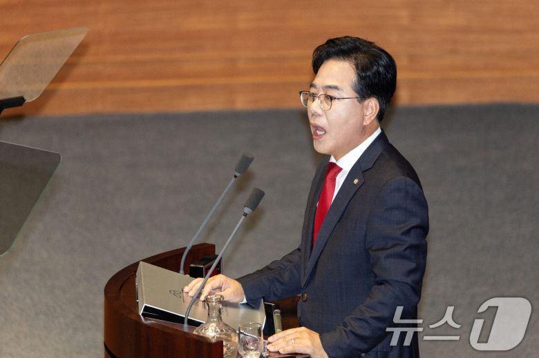 송언석 국민의힘 원내대표가 10일 오전 서울 여의도 국회에서 열린 제429회국회(정기회) 제3차 본회의에서 국정에 관한 교섭단체 대표연설을 하고 있다. ⓒ News1 이승배 기자