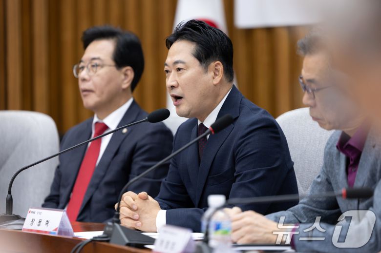 장동혁 국민의힘 대표가 12일 서울 여의도 국회에서 열린 '이재명 정부 100일 국정 파탄 실정 토론회'에 참석해 인사말하고 있다. 2025.9.12/뉴스1 ⓒ News1 이승배 기자