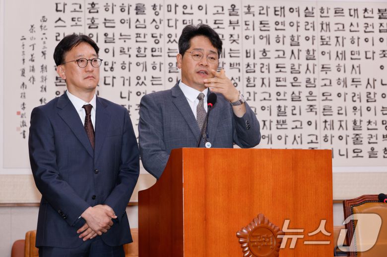 송창진 전 고위공직자범죄수사처 수사2부장(왼쪽), 박석일 전 수사3부장검사. 2024.10.14/뉴스1 ⓒ News1 안은나 기자