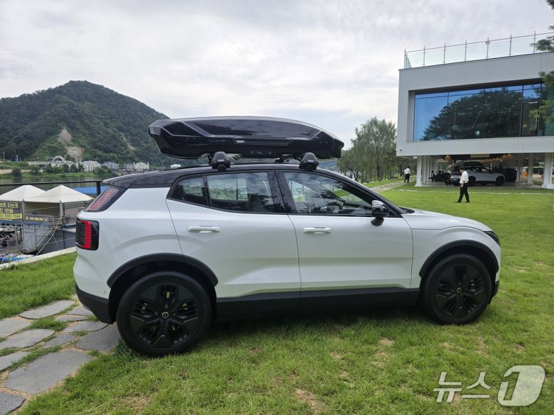 지난 8일 경기 남양주에서 촬영한 볼보자동차 소형 순수 전기 스포츠유틸리티차(SUV) 크로스컨트리 모델 'EX30CC'의 모습. 2025.09.08/뉴스1 김성식 기자