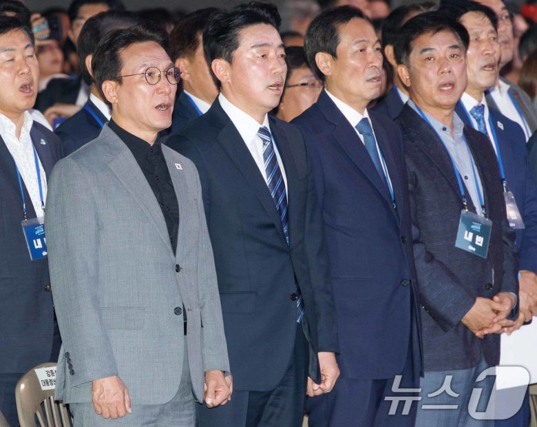 김민석 국무총리(왼쪽부터), 강훈식 비서실장, 우상호 정무수석. 2025.8.2/뉴스1 ⓒ News1 유승관 기자