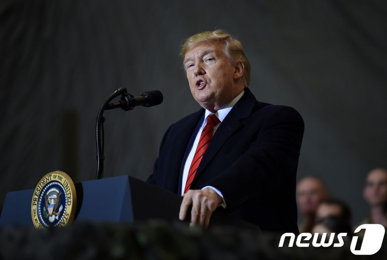 도널드 트럼프 미국 대통령이 지난 2019년 11월 1기 행정부 당시 최대 명절인 추수감사절을 맞아 아프가니스탄의 바그람 공군기지를 깜짝 방문해 연설을 했다. ⓒ AFP=뉴스1 ⓒ News1 우동명 기자