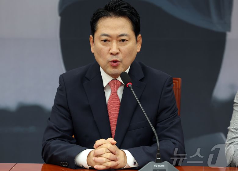 장동혁 국민의힘 대표가 20일 오전 서울 영등포구 여의도 국회에서 열린 기자간담회에서 발언하고 있다. 2025.9.20/뉴스1 ⓒ News1 김진환 기자