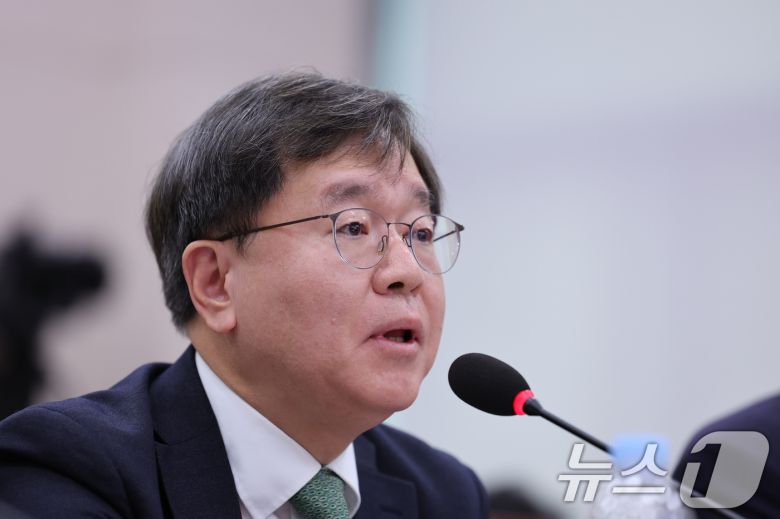 배형원 법원행정처 차장이 지난 1월 20일 오전 서울 여의도 국회에서 열린 법제사법위원회 전체회의에서 서울서부지방법원 소요사태 관련 의원 질의에 답변하고 있다. 2025.1.20/뉴스1 ⓒ News1 이재명 기자