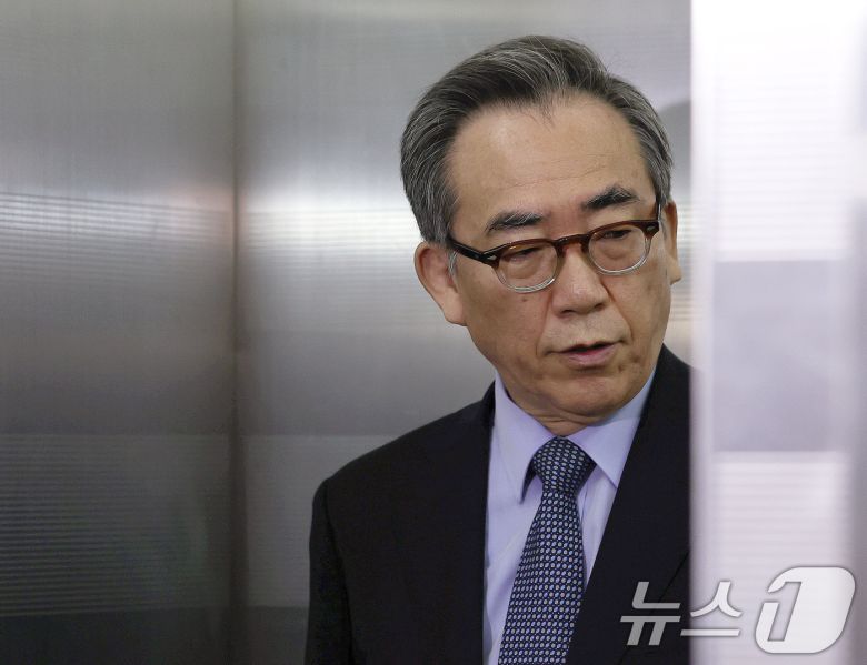 조태열 전 외교부 장관이 24일 오전 피의자 신분으로 조사를 받기 위해 서울 서초구 순직해병특별검사팀 사무실에 출석하고 있다. 2025.9.24/뉴스1 ⓒ News1 구윤성 기자