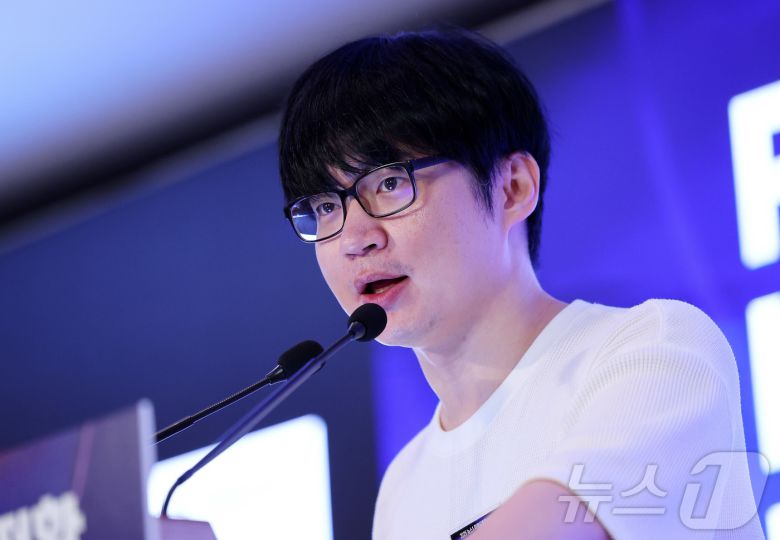 강민서 야나두 CAIO(Chief AI Officer) 25일 서울 소공동 롯데호텔에서 'AX 시대, 유통의 패러다임 전환'을 주제로 열린 '2025 뉴스1 미래유통혁신포럼(RFIF)'에서 강연을 하고 있다. 2025.9.25/뉴스1 ⓒ News1 박지혜 기자