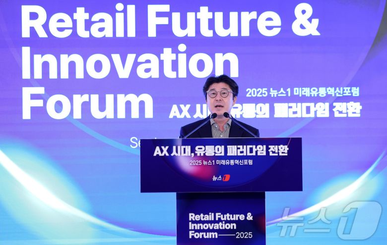 김형택 디지털이니셔티브그룹 대표가 25일 서울 소공동 롯데호텔에서 'AX 시대, 유통의 패러다임 전환'을 주제로 열린 '2025 뉴스1 미래유통혁신포럼(RFIF)'에서 강연을 하고 있다. 2025.9.25/뉴스1 ⓒ News1 박지혜 기자