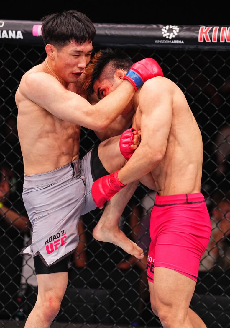 이창호(왼쪽)의 경기 모습.(UFC 제공)