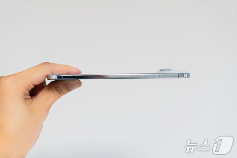 5.6㎜ 얇은 디자인을 자랑하는 '아이폰 에어' 2025.9.26/뉴스1 ⓒ News1 이기범 기자