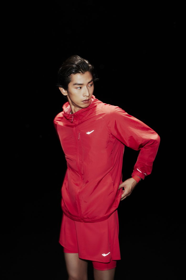 러닝 우븐 재킷.(프로스펙스제공)