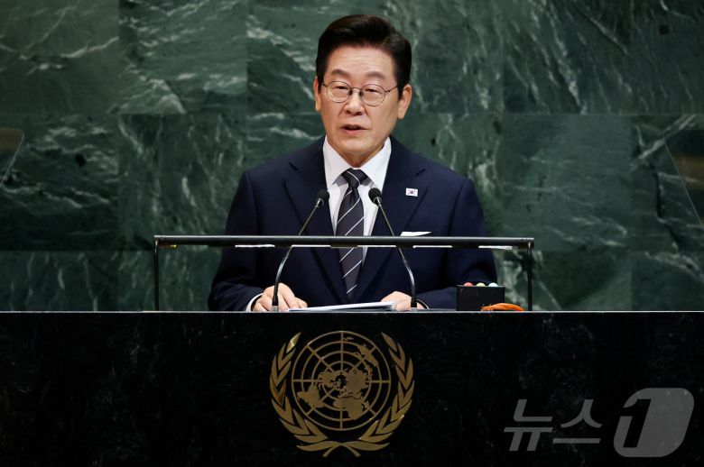 이재명 대통령이 지난 23일(현지시간) 미국 뉴욕 유엔 본부에서 열린 제80차 유엔 총회에서 기조연설을 하고 있다. ⓒ 로이터=뉴스1 ⓒ News1 황기선 기자