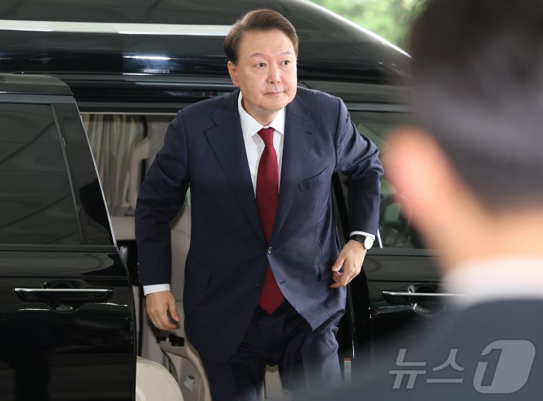 윤석열 전 대통령이 지난 6월 28일 오전 대면 조사를 받기 위해 서울 서초구 서울고검에 마련된 내란특검 사무실로 출석하고 있다. (공동취재)/뉴스1 ⓒ News1 김성진 기자