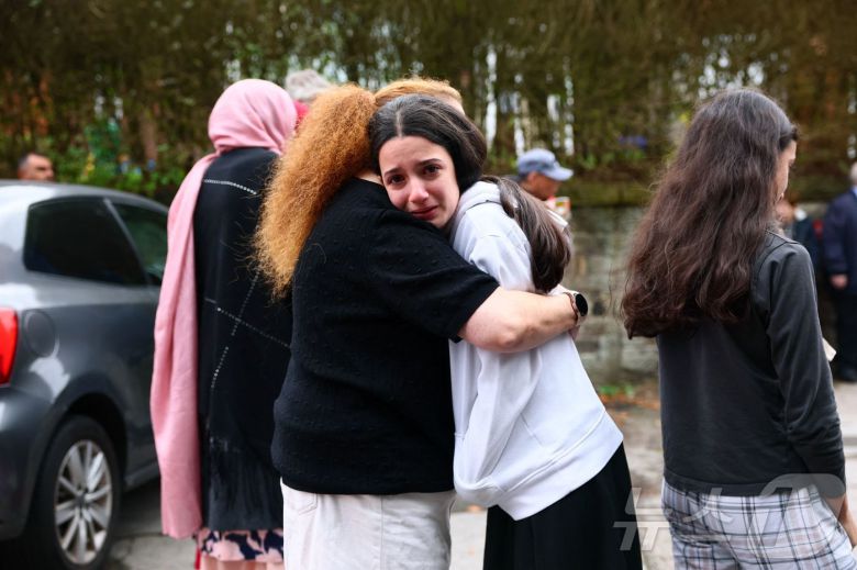 영국 맨체스터 유대교 회당에서 2일(현지시간) 차량 돌진 및 칼부림 사건이 발생해 2명이 사망하고 4명이 부상을 당했다. 2025.10.2. ⓒ AFP=뉴스1