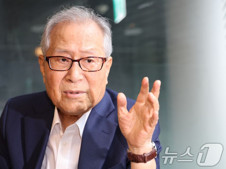 정세현 전 통일부 장관이 2일 서울 강남구 한 카페에서 뉴스1과 인터뷰를 하고 있다. 2025.10.2/뉴스1 ⓒ News1 이호윤 기자