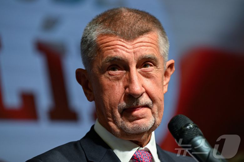 4일(현지시간) 체코 아노(ANO)당 대표 안드레이 바비시가 체코 프라하에 있는 당 선거 본부에서 총선 예비 결과 발표 이후 기자회견을 하고 있다. 2025. 10. 04. ⓒ 로이터=뉴스1 ⓒ News1 양은하 기자