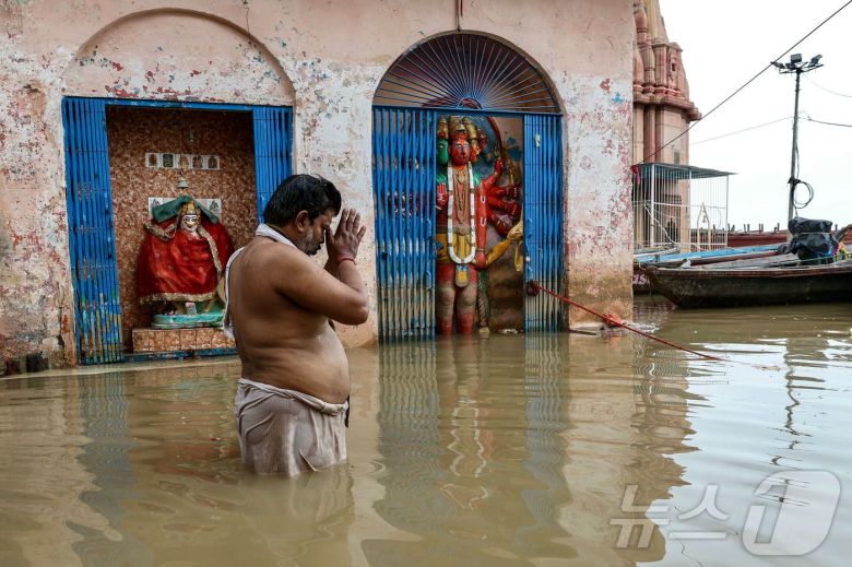 폭우로 수위가 상승한 인도 갠지스강 모습. 기사 내용과 무관한 자료사진.ⓒ AFP=뉴스1 ⓒ News1 이지예 객원기자
