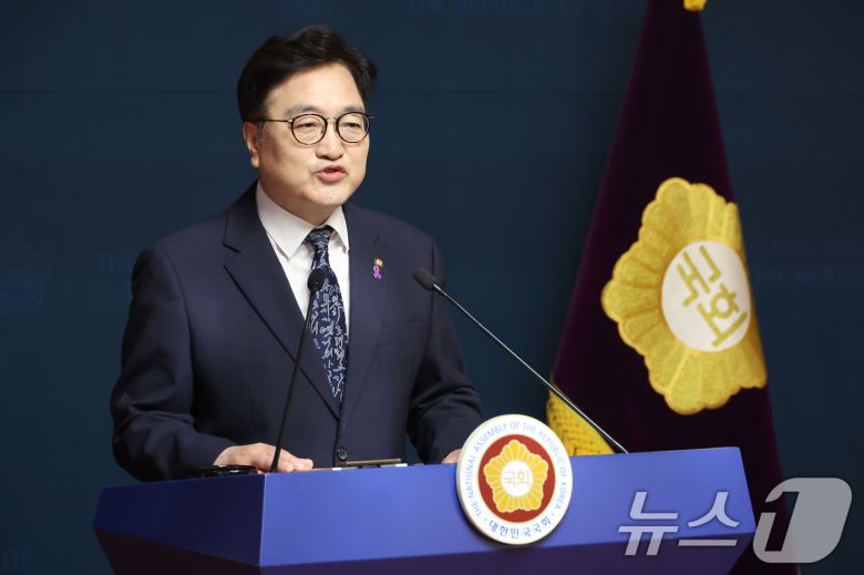 우원식 국회의장이 지난 4월 6일 오후 서울 여의도 국회 사랑재에서 개헌 관련 기자회견을 하고 있다. 2025.4.6/뉴스1 ⓒ News1 이광호 기자