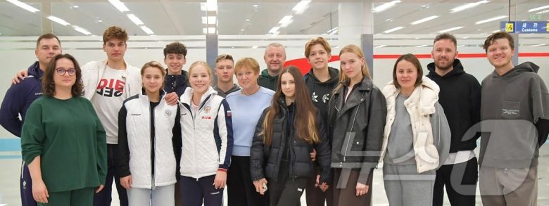 (평양 노동신문=뉴스1) = 북한 노동당 기관지 노동신문은 7일 당 창건 80주년을 맞아 진행되는 평양빙상휘거(피겨)축전에 참가할 러시아 선수들이 전날 평양에 도착했다고 보도했다. [국내에서만 사용가능. 재배포 금지. DB 금지. For Use Only in the Republic of Korea. Redistribution Prohibited] rodongphoto@news1.kr