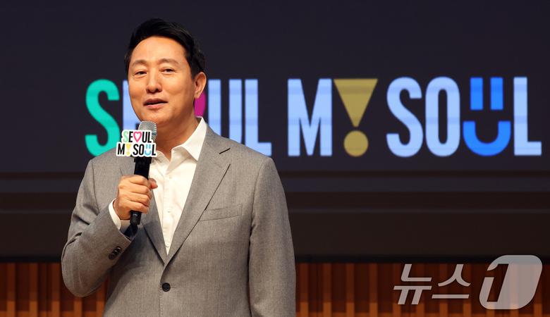 오세훈 서울시장이 1일 오전 서울 중구 시청 다목적홀에서 열린 서울 인플루언서 어워즈에서 인사말을 하고 있다. 2025.10.1/뉴스1 ⓒ News1 김명섭 기자