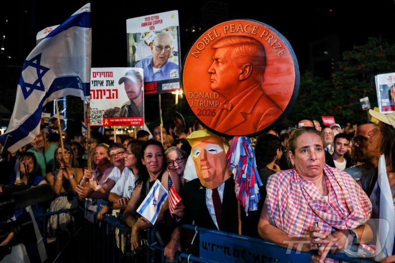 이스라엘 텔아비브에서 열린 가자지구 휴전 합의 환영 집회. 2025.10.11 ⓒ 로이터=뉴스1 ⓒ News1 이지예 객원기자