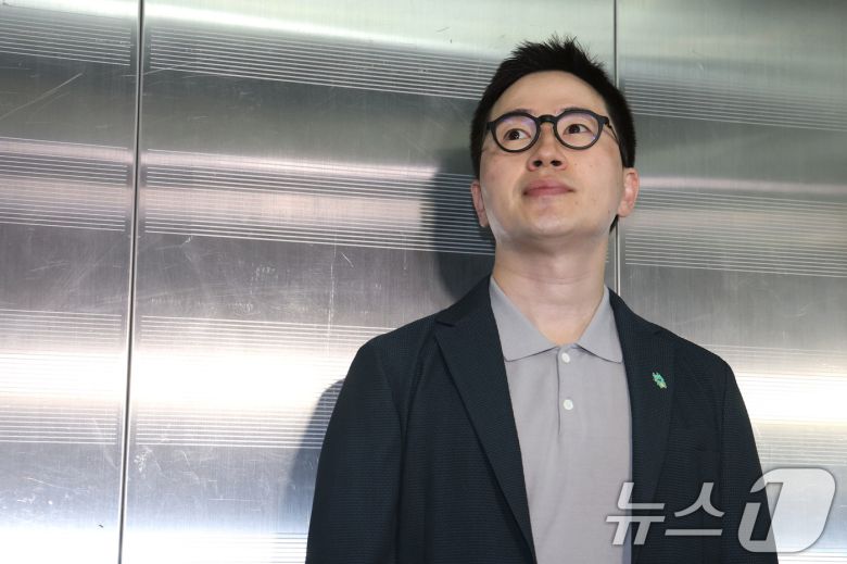 이원모 전 대통령실 인사비서관이 12일 오전 서울 서초구 이명현 순직해병 특별검사팀 사무실에 피의자 신분으로 출석하고 있다. 2025.10.12/뉴스1 ⓒ News1 이광호 기자