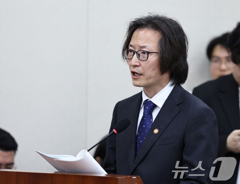 주병기 공정거래위원장이 14일 오전 서울 여의도 국회에서 열린 정무위원회 국정감사에서 업무보고를 하고 있다. 2025.10.14/뉴스1 ⓒ News1 구윤성 기자