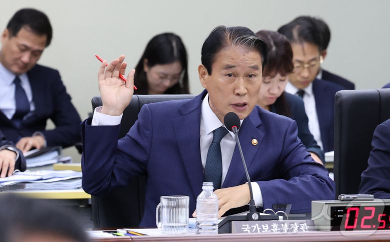 권오을 국가보훈부 장관이 16일 세종시 정부세종청사에서 열린 국회 정무위원회의 국가보훈부에 대한 국정감사에서 위원들의 질의에 답하고 있다. 2025.10.16/뉴스1 ⓒ News1 김기남 기자