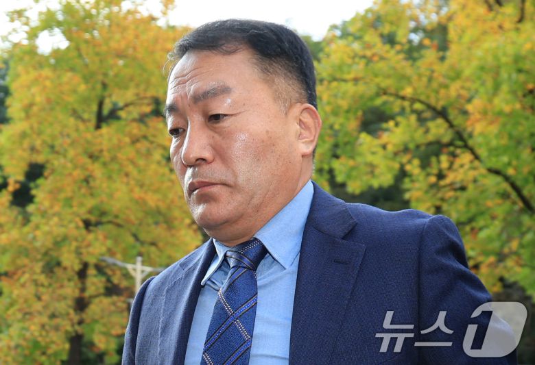 채상병 순직 및 수사 외압·은폐 의혹의 핵심 피의자인 김계환 전 해병대 사령관이 23일 오후 서초구 서울중앙지방법원에서 열린 구속 전 피의자 심문(영장실질심사)에 출석하고 있다. 2025.10.23/뉴스1 ⓒ News1 김진환 기자