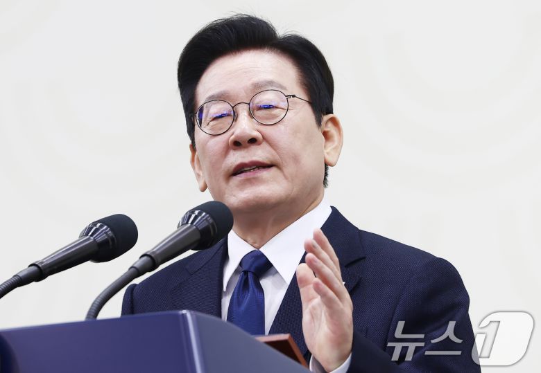 이재명 대통령이 2025 아시아태평양경제협력체(APEC) 정상회의 폐막일인 1일 오후 경북 경주화백컨벤션센터(HICO) 인근 국제미디어센터(IMC)에서 기자회견을 하고 있다. 2025.11.1/뉴스1 ⓒ News1 김민지 기자