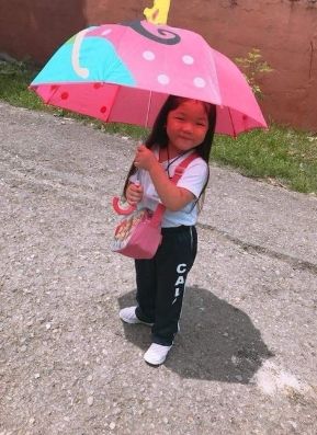 '양육비를 해결하는 사람들(옛 배드파더스)'의 구본창(62) 씨가 올린 어린 코피녀 소녀. 사진출처='양해들' X