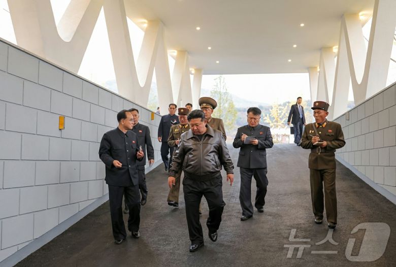 (평양 노동신문=뉴스1) = 북한 노동당 기관지 노동신문은 6일 "평양에서 5일 고 김영남 동지의 장의식이 엄숙히 거행됐다＂고 보도했다. [국내에서만 사용가능. 재배포 금지. DB 금지. For Use Only in the Republic of Korea. Redistribution Prohibited] rodongphoto@news1.kr">