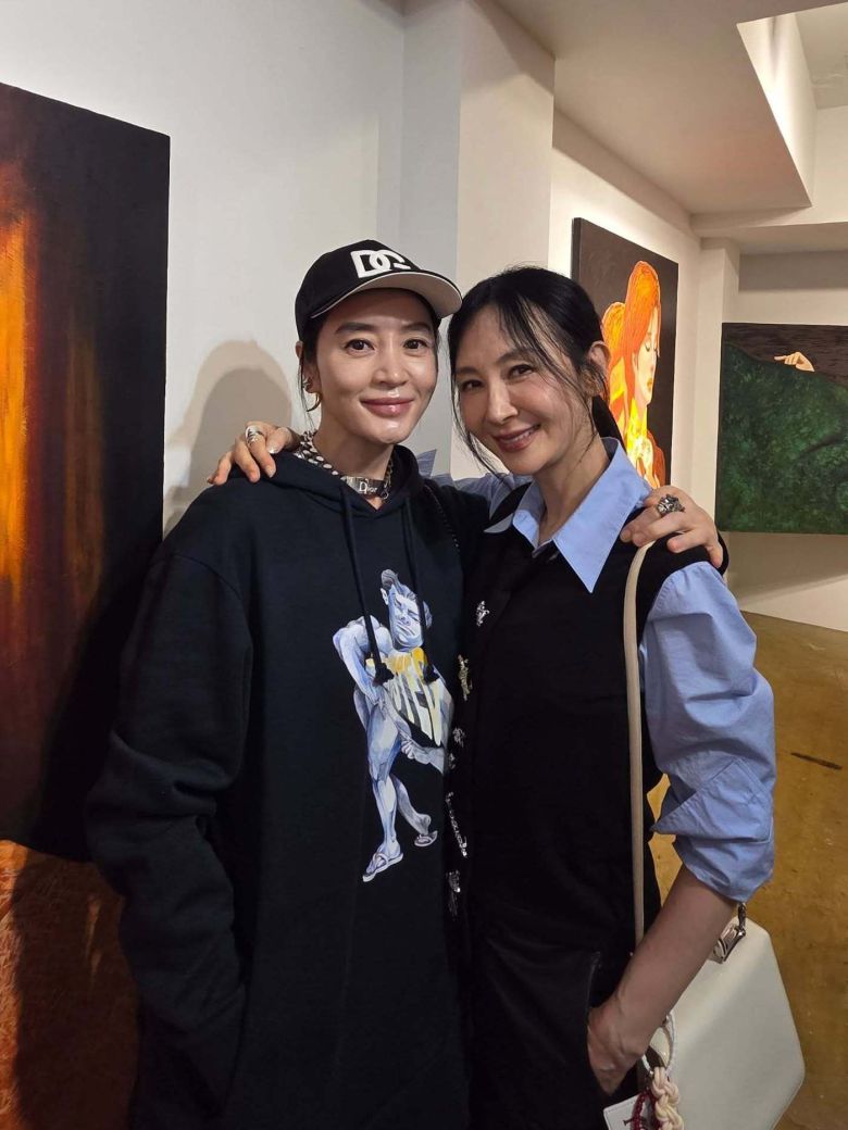 김혜수와 채시라(SNS 갈무리)