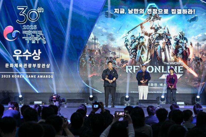 권민관 넷마블엔투 대표가 12일 부산 벡스코에서 열린  '2025 대한민국 게임대상' 시상식에서 우수상 수상 소감을 말하고 있다.(넷마블 제공. 재판매 및 DB금지)2025.11.12/뉴스1