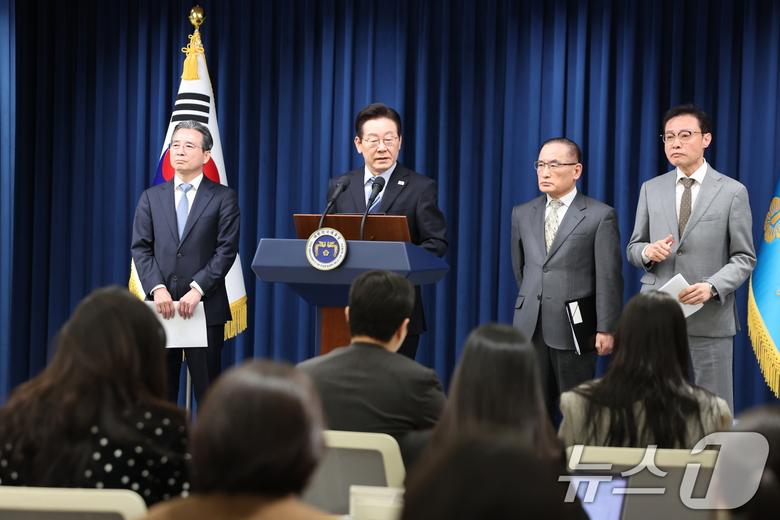 이재명 대통령이 14일 서울 용산 대통령실 청사에서 한·미 팩트시트 타결 관련 발표를 하고 있다. 2025.11.14/뉴스1 ⓒ News1 허경 기자