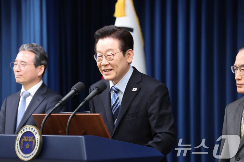 이재명 대통령이 지난 14일 서울 용산 대통령실 청사에서 한미 팩트시트 타결 관련 발표를 하고 있다. 2025.11.14/뉴스1 ⓒ News1 허경 기자