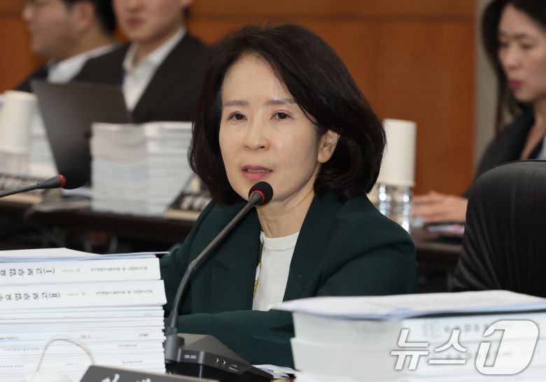 최수진 국민의힘 원내수석대변인이 지난달 24일 대전 한국전자통신연구원(ETRI)에서 열린 국회 과학기술정보방송통신위원회 국정감사에서 질의하고 있다. 2025.10.24/뉴스1 ⓒ News1 김기태 기자