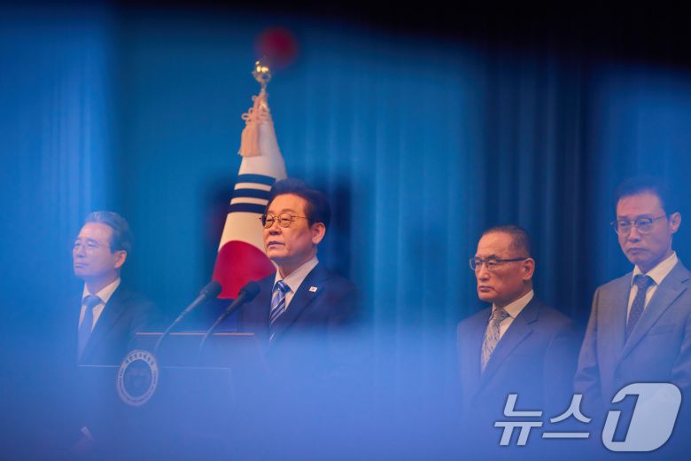 이재명 대통령이 지난 14일 서울 용산 대통령실 청사에서 한·미 팩트시트 타결 결과를 발표하고 있다. (이재명 대통령 SNS. 재판매 및 DB 금지) 2025.11.14/뉴스1 ⓒ News1 허경 기자