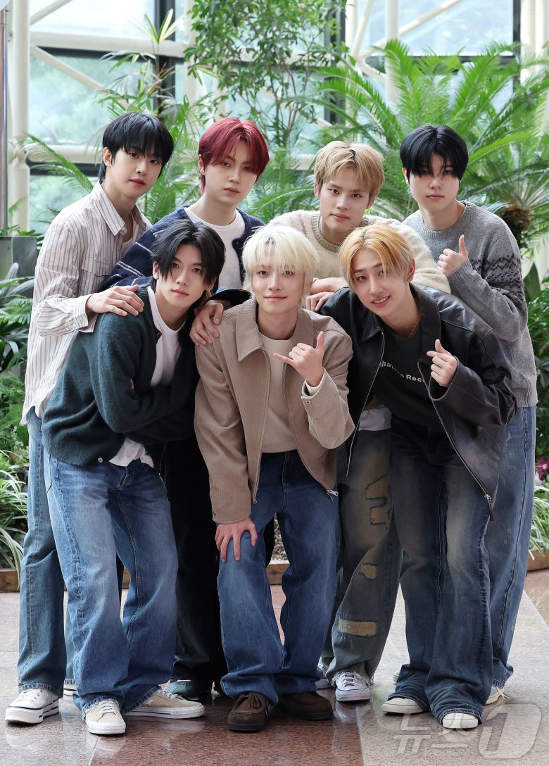 그룹 뉴비트(NEWBEAT) 멤버들. 박민석(왼쪽 위부터 시계방향), 김태양, 전여여정, 김리우, 최서현, 조윤후, 홍민성 ⓒ News1 박지혜 기자