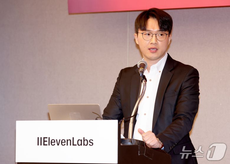 홍상원 일레븐랩스 한국지사장이 21일 서울 JW메리어트호텔에서 기자간담회를 열고 발언하고 있다.(일레븐랩스 제공)